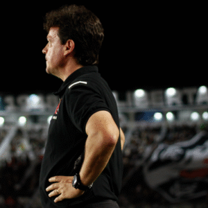 Vasco acelera buscas por reforços