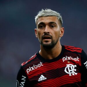 Arrascaeta relata tentativa de assalto após jogo do Flamengo no Maracanã