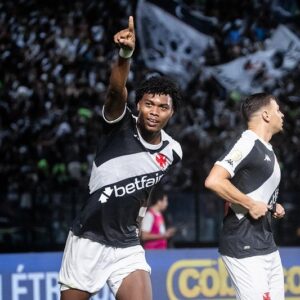 Vasco vence o Vitória em jogo eletrizante e respira no Brasileirão 2025