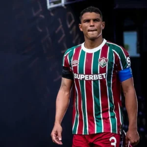 Thiago Silva é homenageado pelo Fluminense ao completar 200 jogos pelo clube