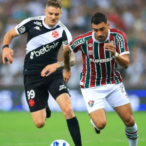 Vasco e Fluminense duelam em São Januário em busca de reabilitação no Brasileirão