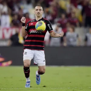 Léo Ortiz vive semana decisiva para estar na final da Libertadores pelo Flamengo