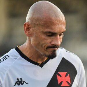 Maicon deve deixar o Vasco e assinar em definitivo com o Coritiba após fim de contrato