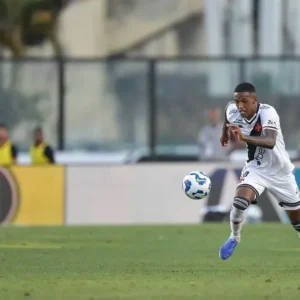 Vasco reencontra solidez defensiva e repete marca que não alcançava há 13 anos no Brasileirão