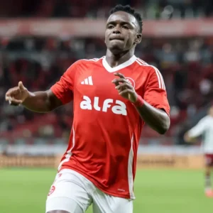 Botafogo mapeia atacantes para 2026 e mantém Johan Carbonero como opção estratégica